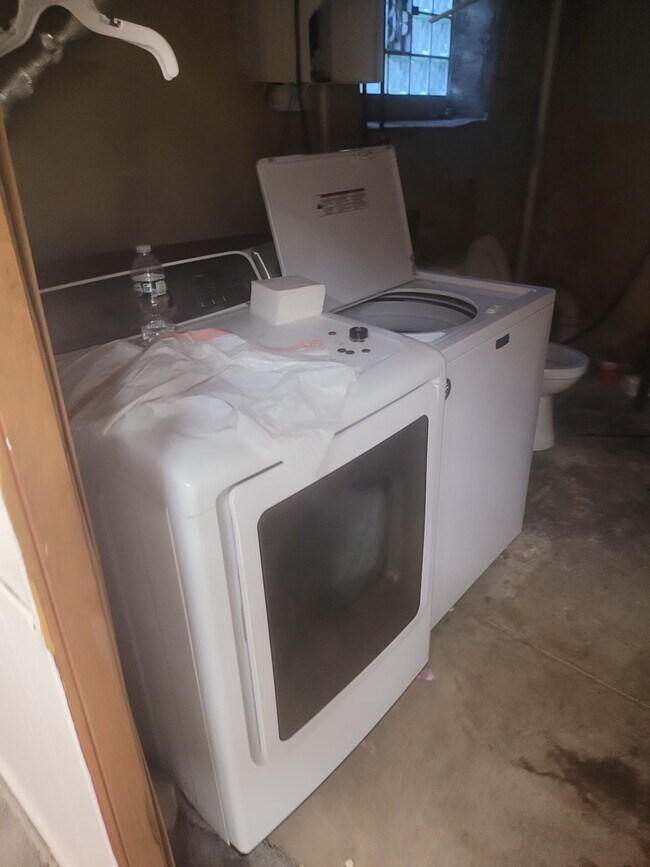 Building Photo - 7008 Ditman St