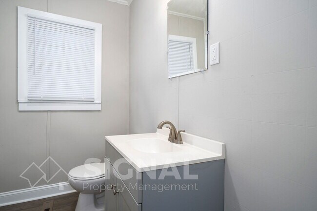 Building Photo - 1636 31st St SW