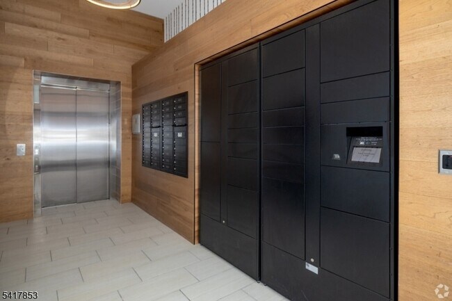 Building Photo - 1181 Morris Ave