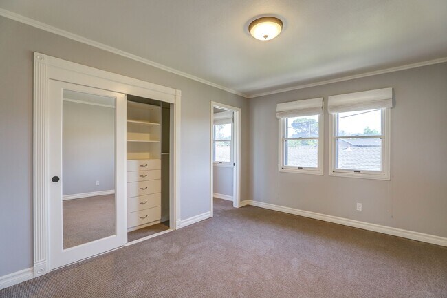 Building Photo - Gorgeous Home in Old Towne Orange