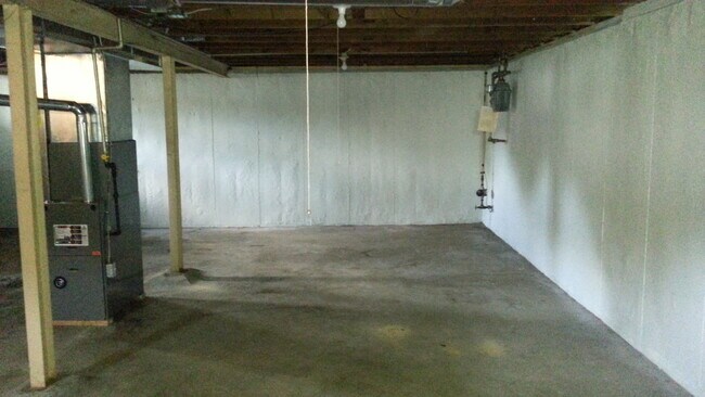 Building Photo - CIMING SOON! 2 B 1b Bellefontaine House For Rent