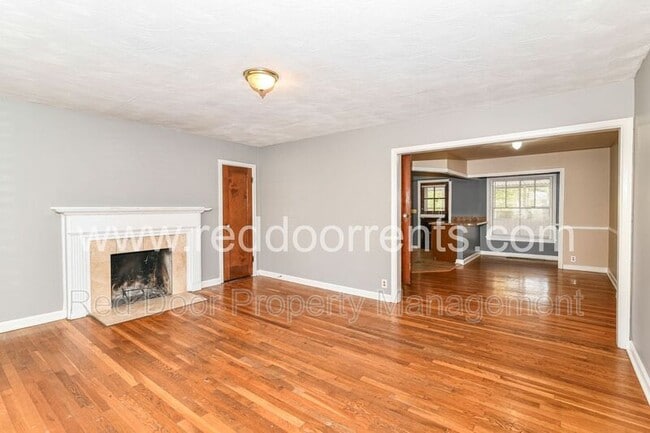 Building Photo - 125 E 49th St