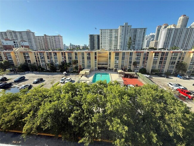 Building Photo - 17145 N Bay Rd