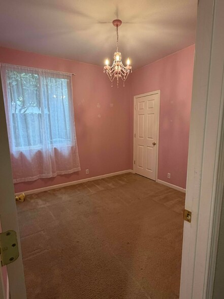 Building Photo - 6931 Loheit Way