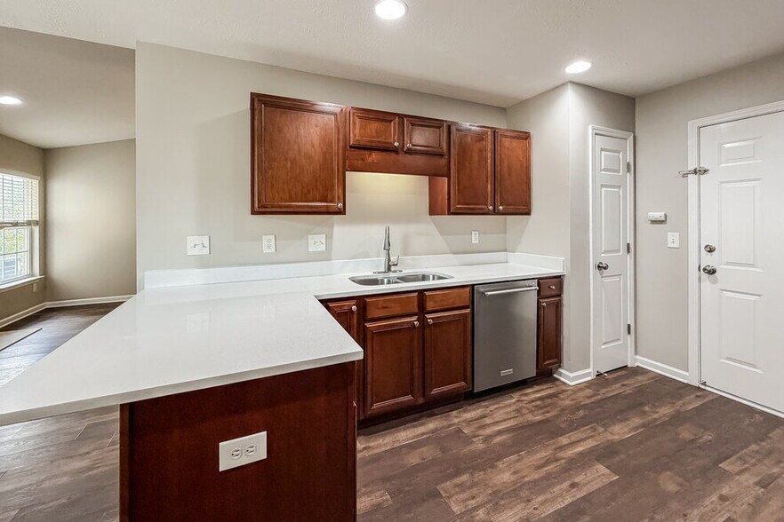 Building Photo - 804 Birchmill Point N