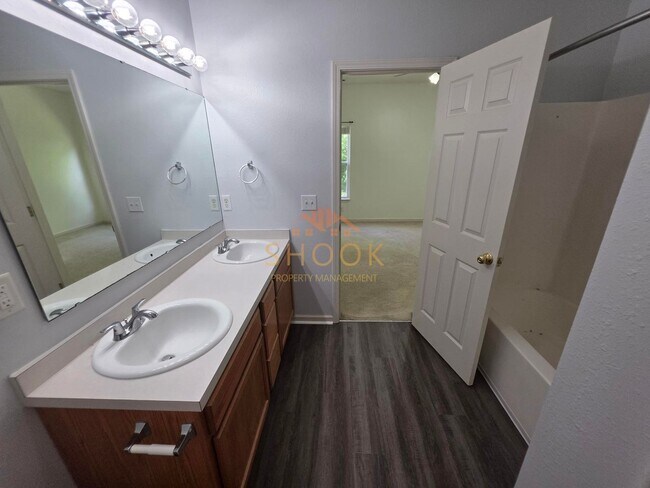 Building Photo - 3 BR Lindberg Village
