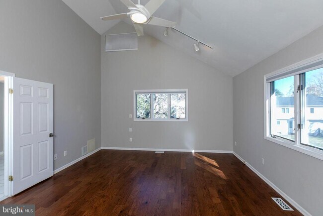 Building Photo - 11 Lexington Ct