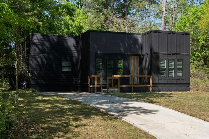 Building Photo - 101 Howell Dr SW