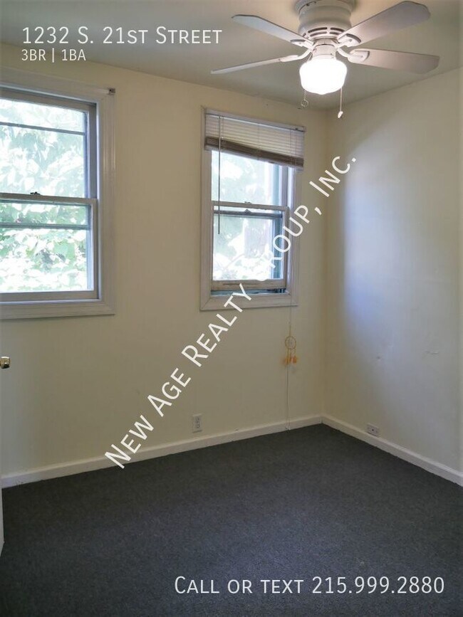 Building Photo - Spacious 3 bedroom, 1 bathroom house locat...