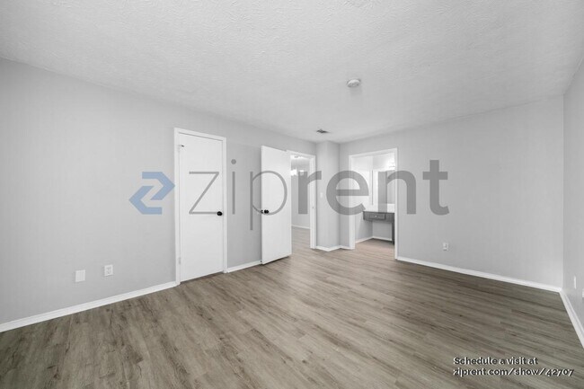 Building Photo - 1504 Augusta Dr