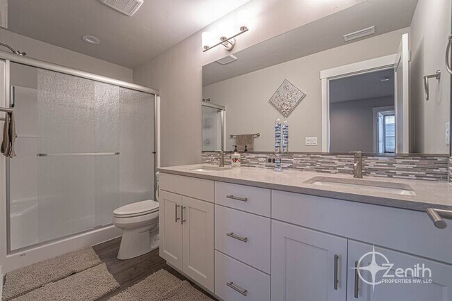 Building Photo - 10004 NE 134th Ave