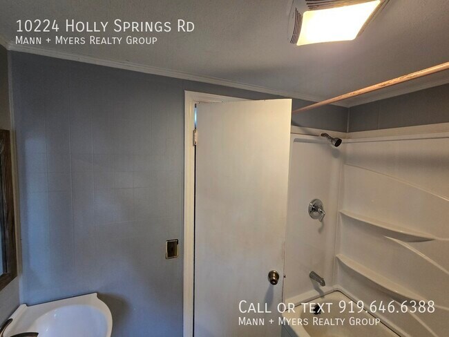 Building Photo - 10224 Holly Springs Rd