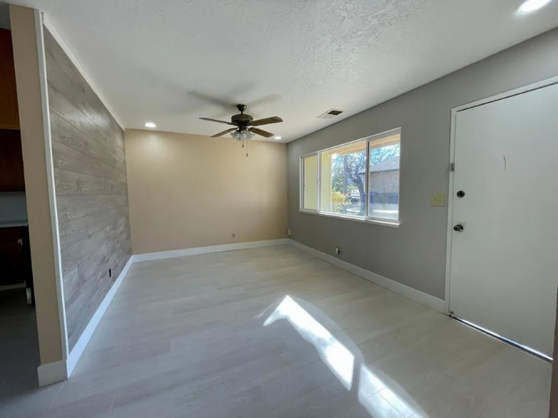 Building Photo - 412 Persifer St