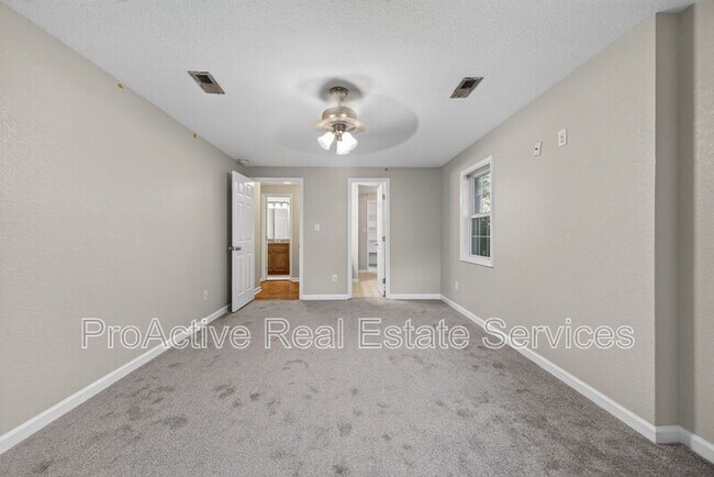 Building Photo - 1065 Lindenwood Ave