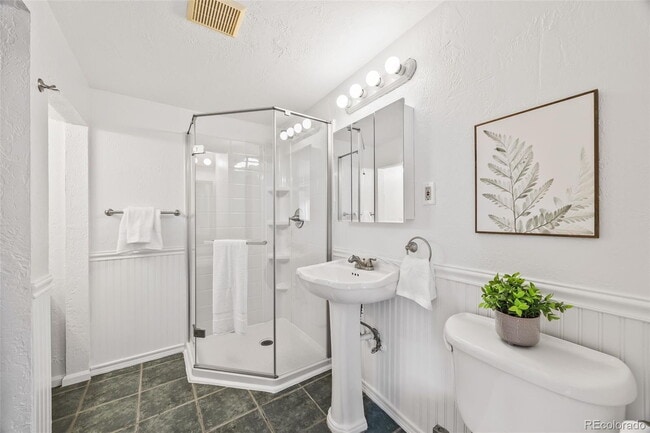 Building Photo - "Spacious 5-Bedroom Gem with Hardwood Floors & Cozy Fireplace in Denver's Heart!"