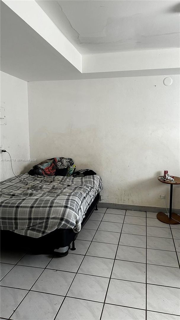 Building Photo - 4548 SW 33rd Ave