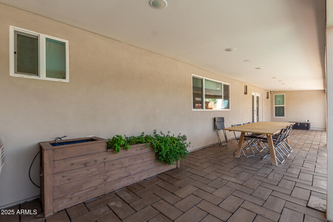 Building Photo - 5129 E Presidio Rd