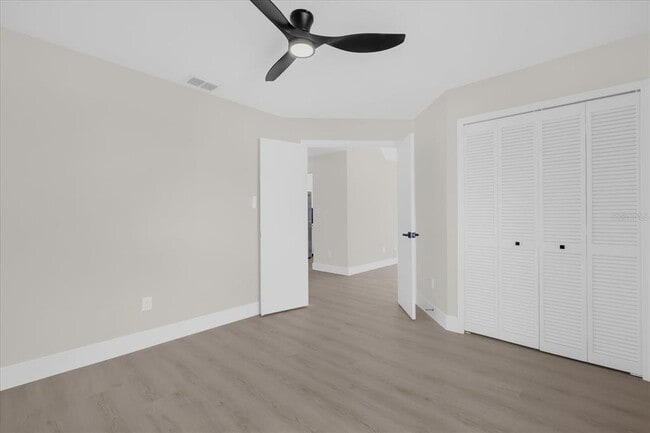 Building Photo - 350 Lakebreeze Cir