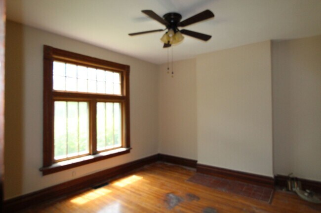 Building Photo - Muir - 308-308 1/2 Wilber Ave