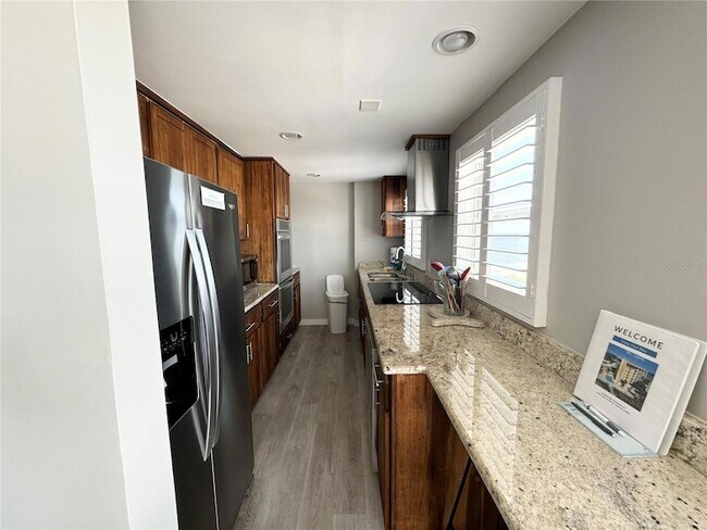 Building Photo - 1255 Tarpon Center Dr