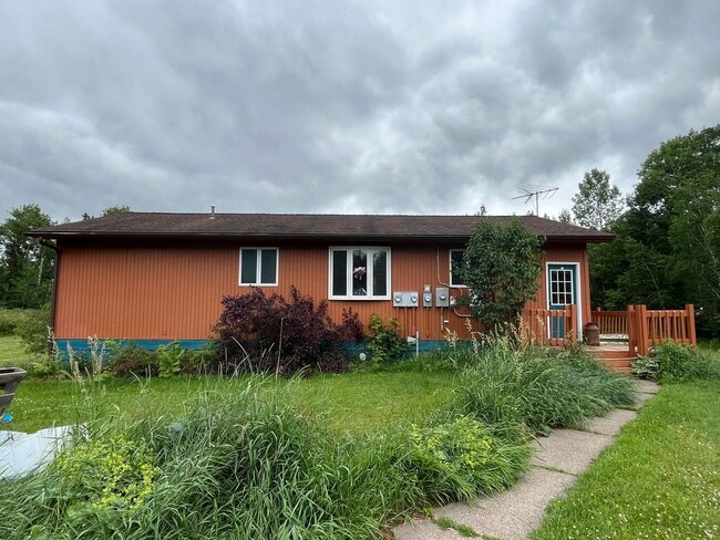 Building Photo - Beautiful 3 Bedroom / 2 Bath on 7 Acres!