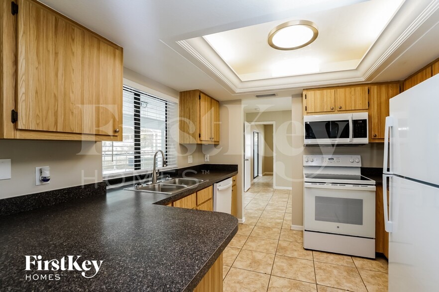 Building Photo - 302 SE 15th St