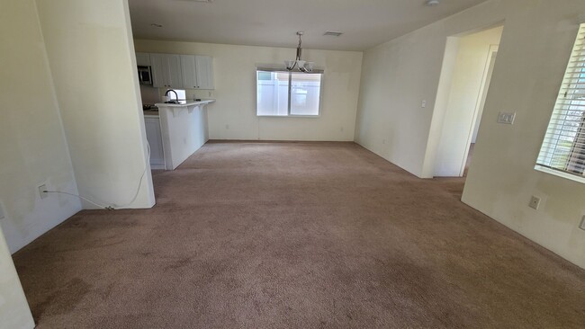 Building Photo - Lovely 3 bedroom 2 bath home in Ka Makana ...