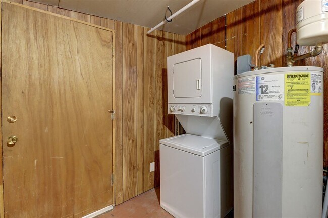 Building Photo - Rent this Cabin that backs to Prescott Nat...