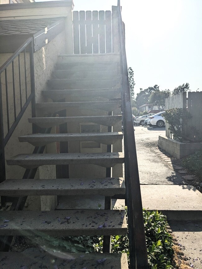 Building Photo - 917 Cabrillo Dr
