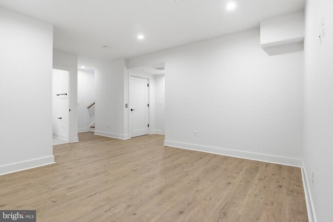 Building Photo - 5358 Zenith Overlook