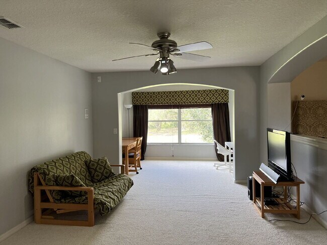 Building Photo - "Golf Course Living! Spacious 3-Bed, 2.5-Bath Home with 2,829 Sq Ft at The Oaks"