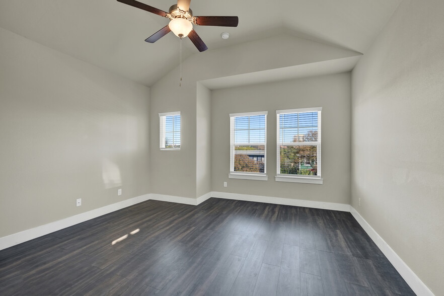 Master Bedroom - 412 Natalen Ave