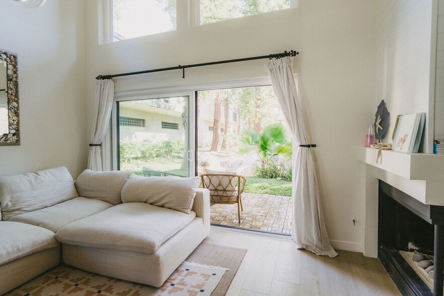 Building Photo - 5716 Skyview Way