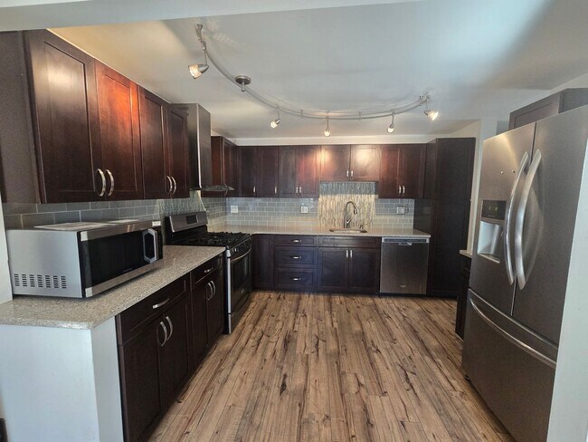 Building Photo - 104 Ridgeview Dr