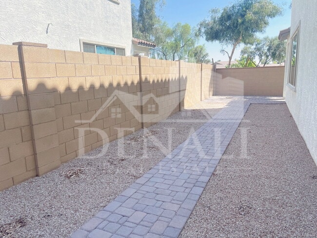 Building Photo - 1365 W Bluejay Dr