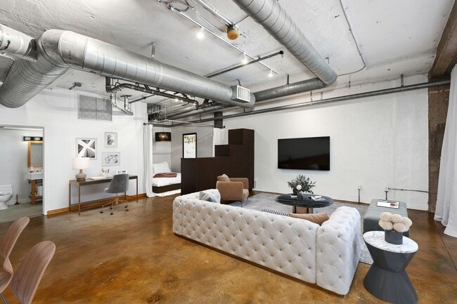 Building Photo - Elevate Your Living: Luxe 916 sq ft Studio in the Iconic Cable Building