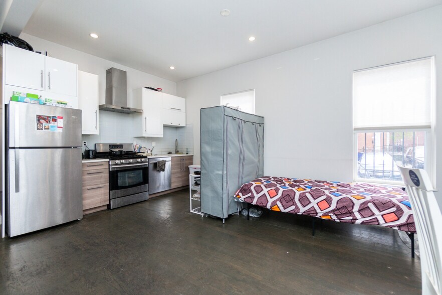 Building Photo - 78 Forest St