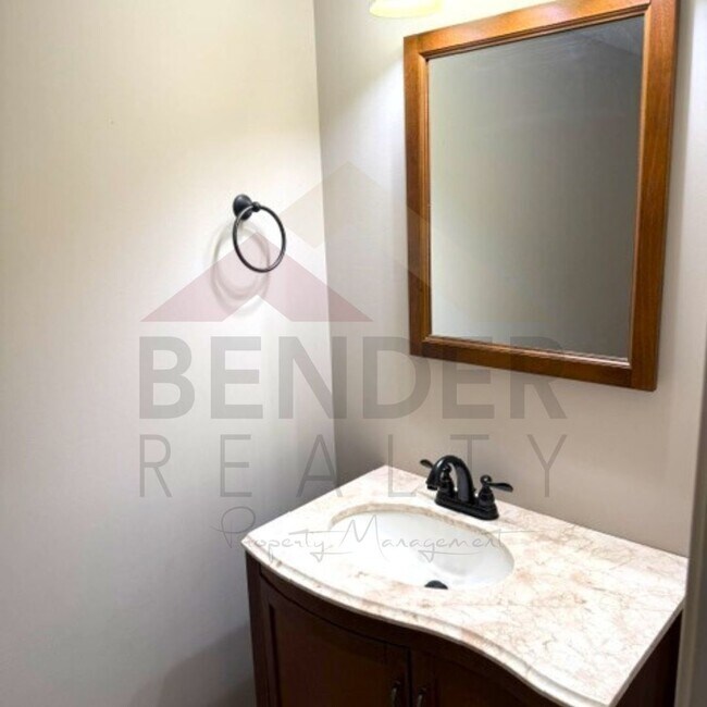 Building Photo - **REDUCED** TOWNHOME IN THE CITY
