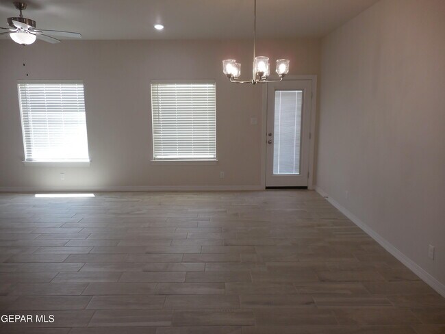 Building Photo - 561 Oakmont