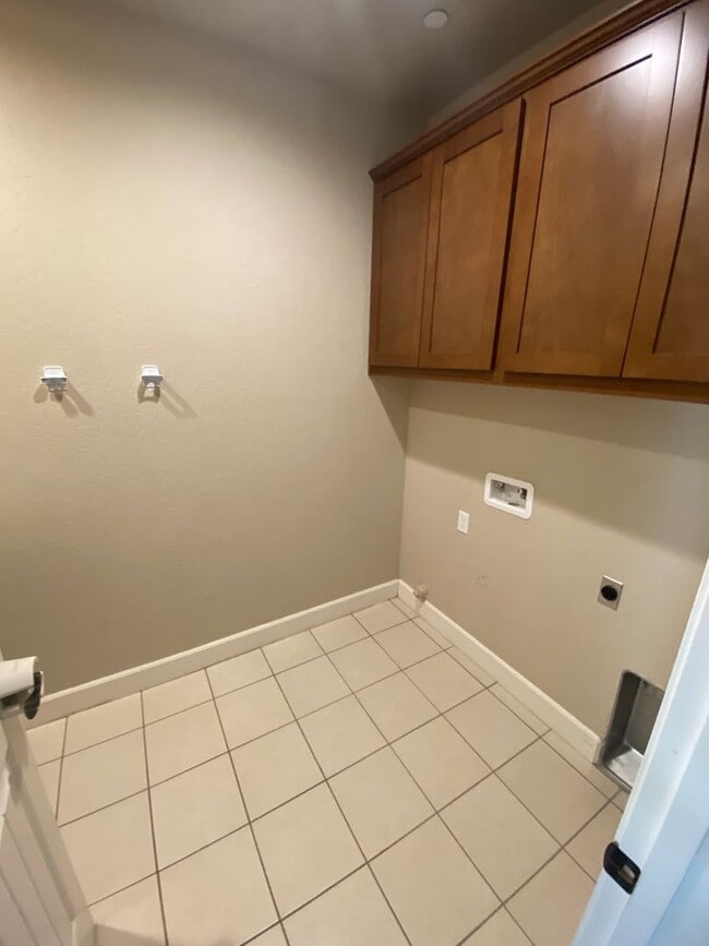 Building Photo - 3200 N Glacier Way