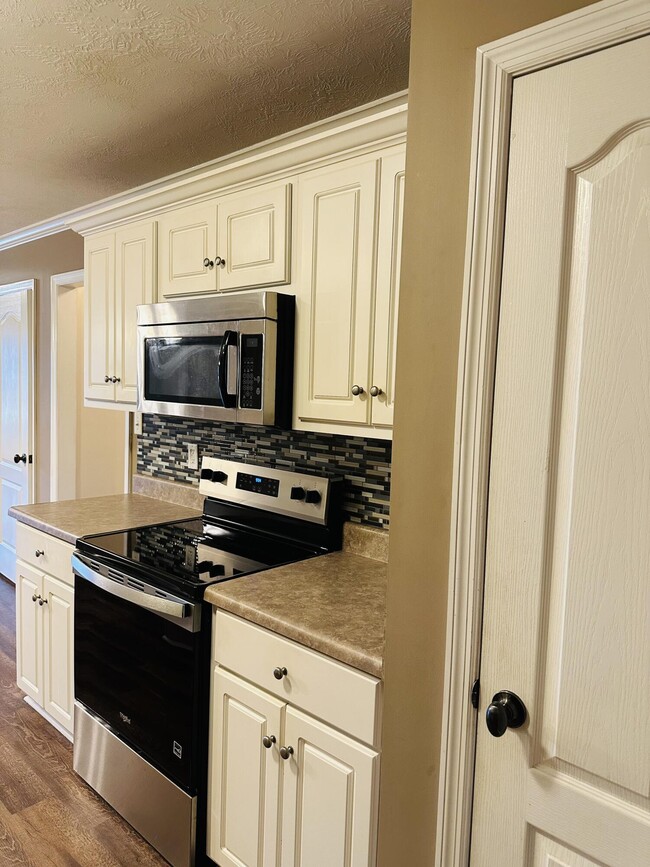 Building Photo - 954 Bryan Cir
