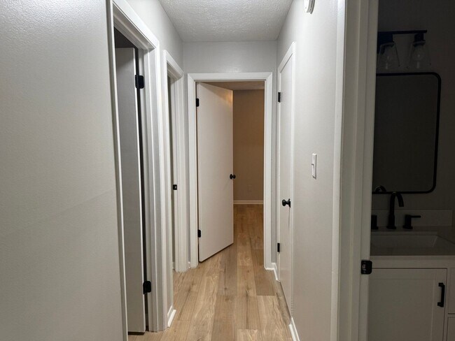 Building Photo - Renovated Rocky Hill Home