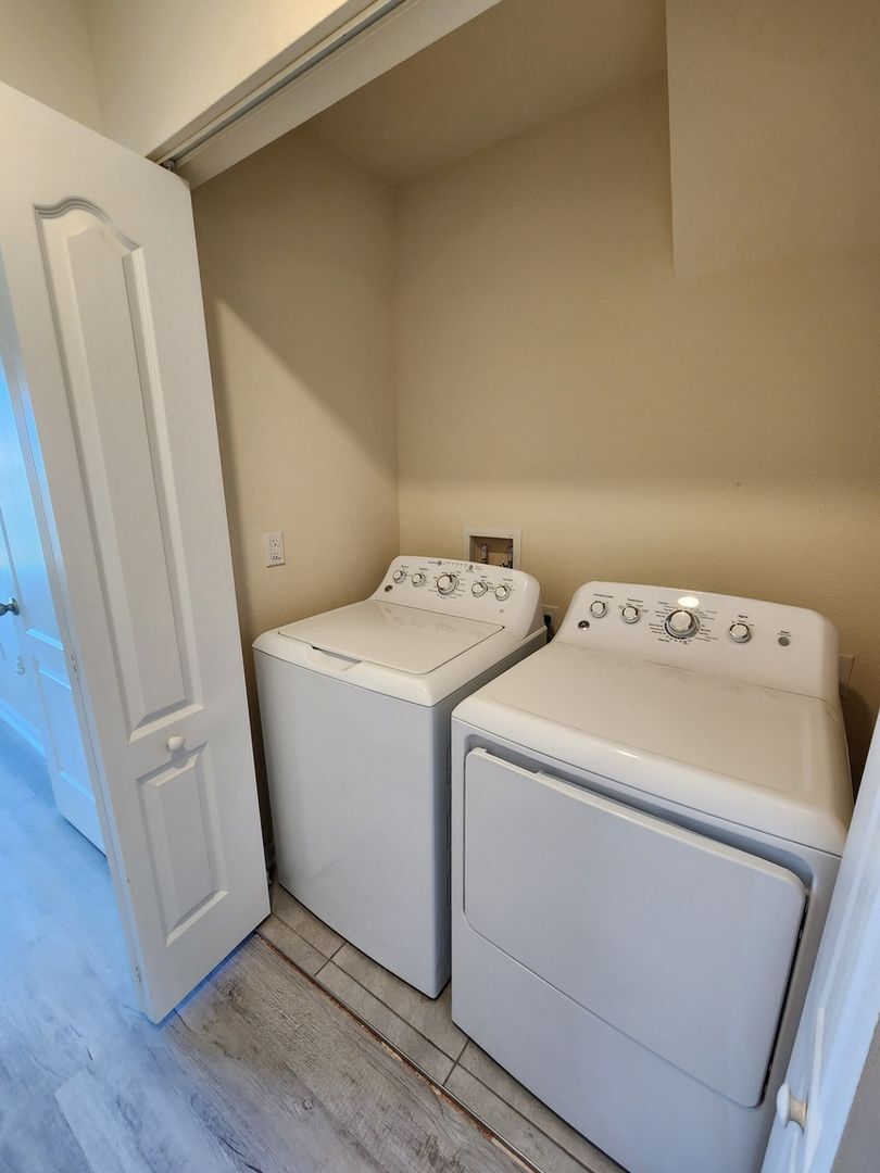 Building Photo - 545 Running Wds St