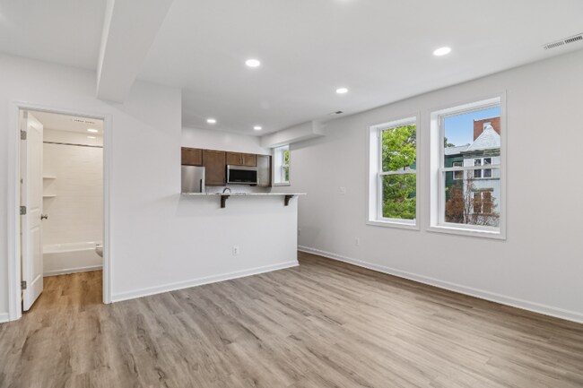 Building Photo - 303 Seaton Pl NE