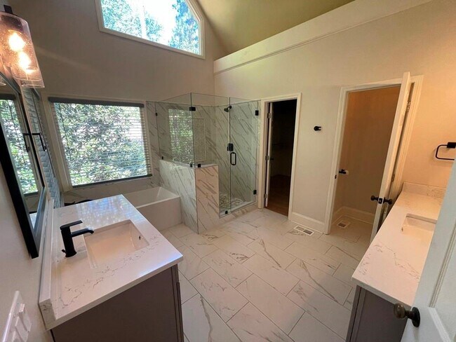 Building Photo - 510 Stonebrook Farms Dr