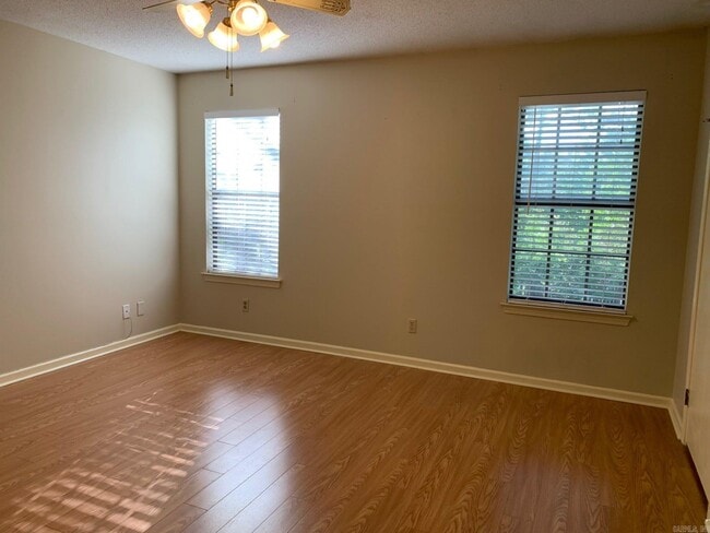 Building Photo - 2314 Peach Tree Dr