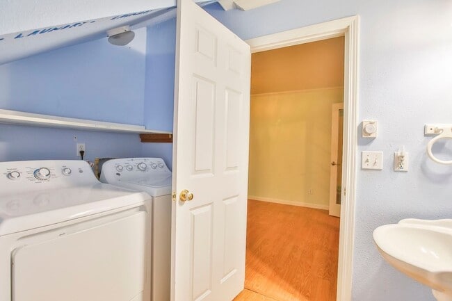 Building Photo - Gorgeous Coupeville Home is Ready for a New Tenant!!!