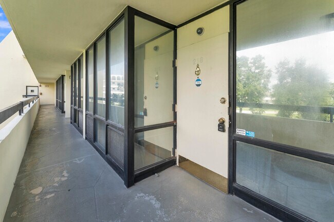 Building Photo - 1401 S Federal Hwy