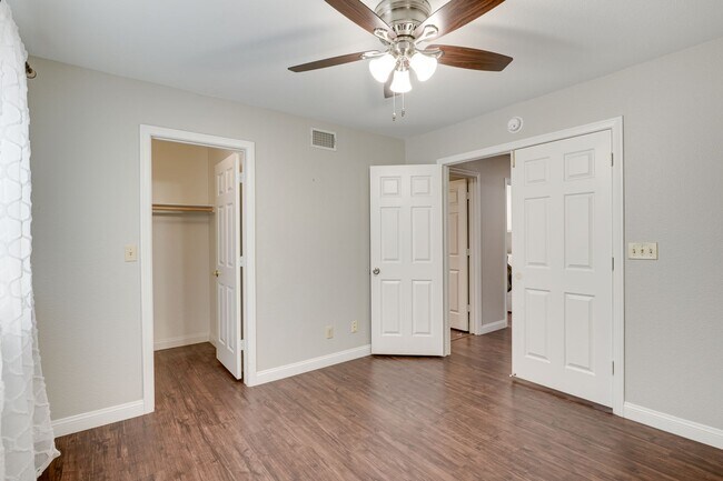 Building Photo - Luxury Meets Comfort in This Beautiful 4-Bedroom Retreat