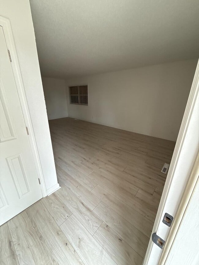 Building Photo - 1620 E Catalina St